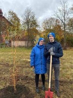 Молодёжь сажает будущее: два дерева — одна забота!