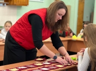 «Цепочка добра»: волонтёры БРСМ Могилёва подарили тепло и внимание одиноким пожилым людям